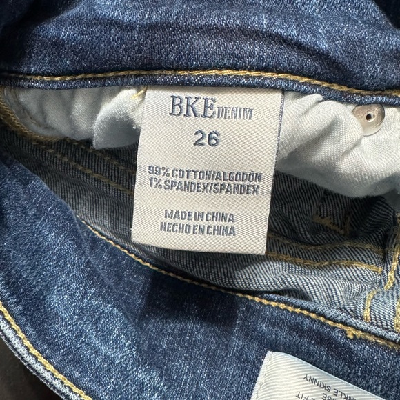 BKE Victoria Women's Distressed Jeans - Picture 5 of 5